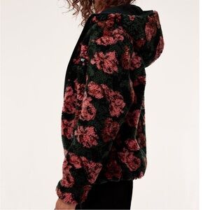 ARITZIA TNA | Swann Floral Sherpa Fleece Jacket XS